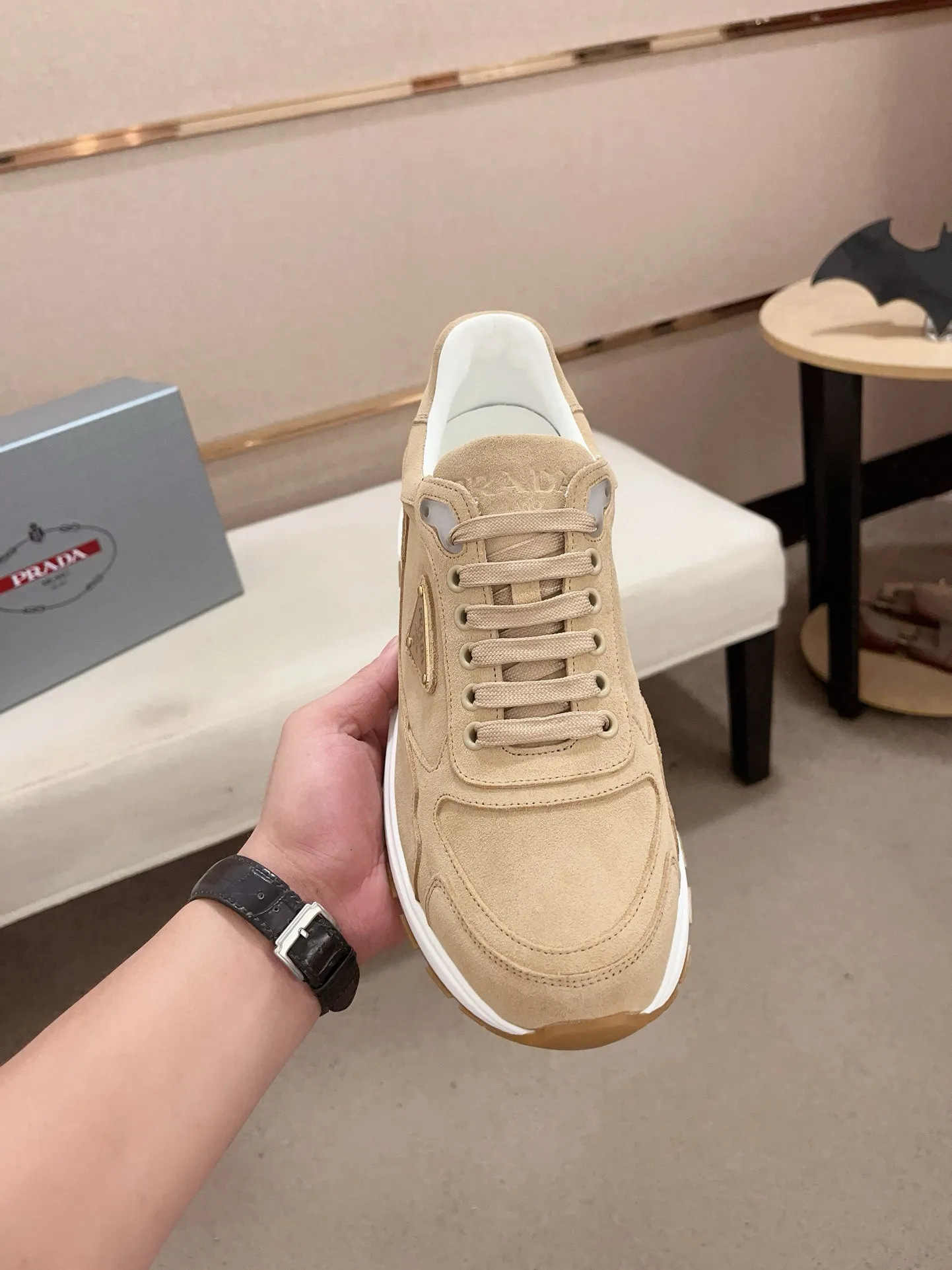 Men's shoes 💰 580💰 ✔️✔️✔️High-quality new PRADA counters are launched simultaneously. The new men's shoes and 😘 fabrics are made of selected first-layer cowhide with superb craftsmanship. Lining: Full cowhide lining. 👍🏿 High-end ☄️ air-cushion molded anti-slip rubber outsole, exquisite lines, simple and elegant, comfortable and high-end for leisure travel. Code number: 38 to 45 (can be customized to 46 to 47, non-refundable)
